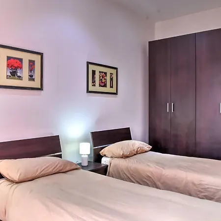 Silverspring 3 Bedroom Apartment *